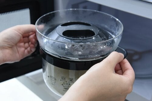 5位: ハリオ「ガラスのレンジご飯釜 1〜2合」 料理家が選ぶ電子レンジ炊飯器おすすめ イメージ2
