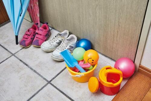 玄関ゴチャゴチャの原因は 外で使うおもちゃ類かも イメージ