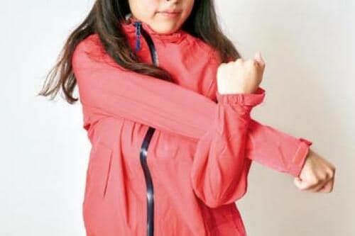 ストレッチ素材で着やすい“レディースレインジャケット”