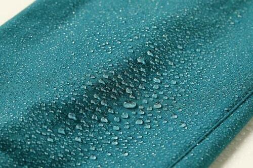 ［1：防水性］体を濡らさないことがレインウェアの使命 イメージ