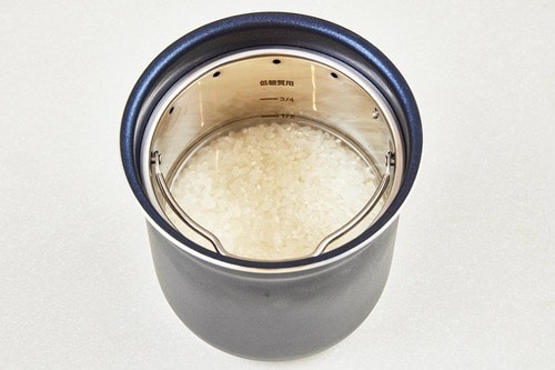 手順3:ザル釜で炊飯 エレコム「LiFERE 小型IH炊飯器」おすすめ イメージ
