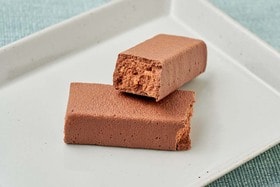 【会社で隣の席の人が箱買いしてた】プロテインバーなのにチョコがしっとりしてて美味すぎる！これは買うわ｜Amazonプライムデーセール
