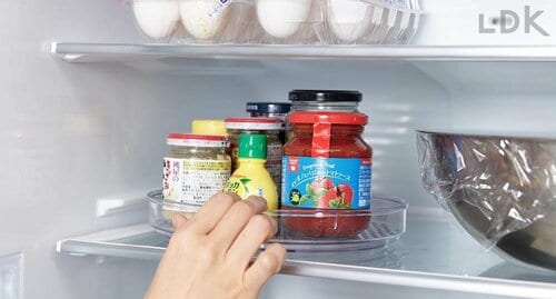 周りがデッドスペースになる カインズの組立式ケース、小物収納ボックス、冷蔵庫回転台、歯ブラシスタンドコップおすすめ イメージ