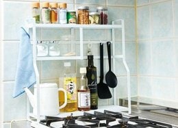 【山崎実業】スキマ最大活用！ コンロまわり収納ラックのおすすめは？｜『LDK』が比較