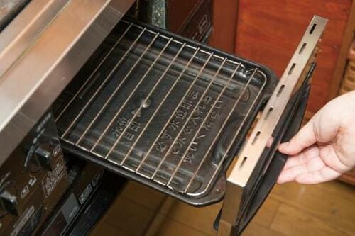 掃除ワザ1：手強い油汚れに「漂白剤＋重曹＋食器洗剤」 イメージ8