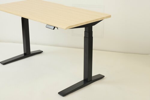 結果:太めで安定感あり!コの字型なので手前が広く使えた! FlexiSpotの電動昇降デスクおすすめ イメージ