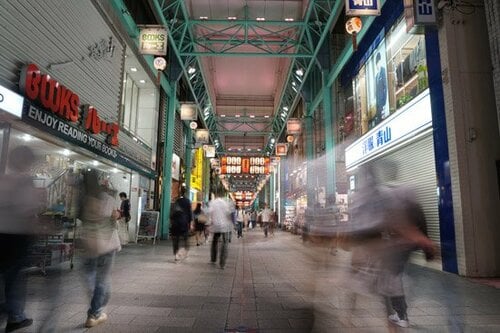 ［1位］コンパクトな筐体に5軸手ぶれ補正搭載です イメージ4