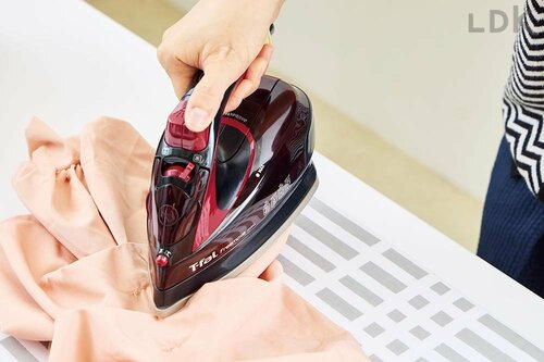 化繊ブラウスのアイロン仕上げ アイロンと衣類スチーマー比較おすすめ イメージ