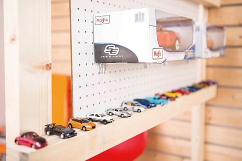 2×4材と有孔ボードでお店風コレクションが自由自在