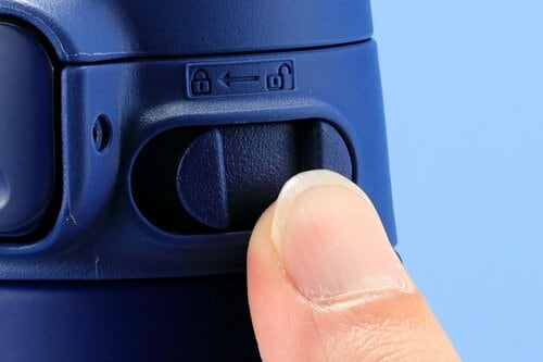 片手でも使えるデザインです ワンタッチボトルおすすめ イメージ4