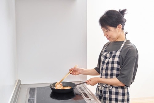 高温調理でお肉がジューシーにおいしく! キッチン用品おすすめ イメージ