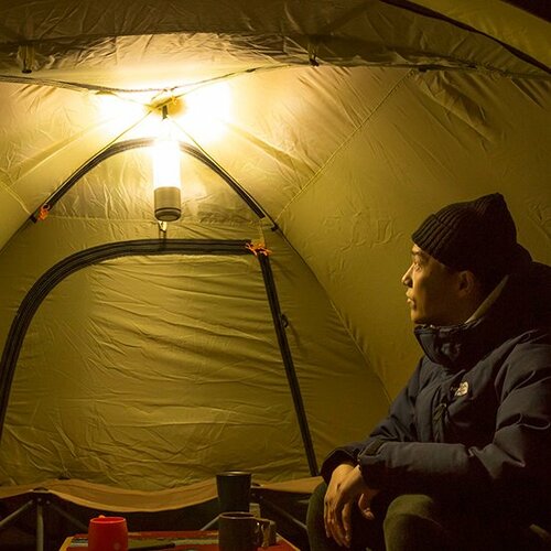 カラフルな灯りが楽しくスピーカーは最長10時間再生