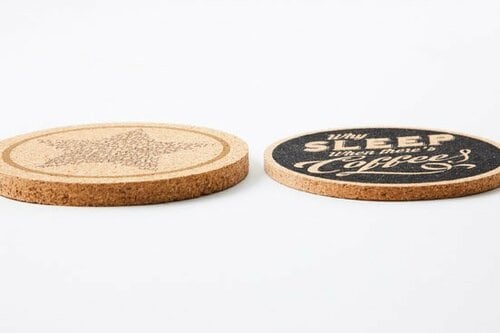 文字の凸凹感がお値段以上 コースターは本家に軍配! イメージ