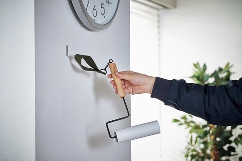 出しっぱでも部屋の雰囲気を壊さない POST GENERAL 「ROLLER CLEANER HOLDER」 イメージ2