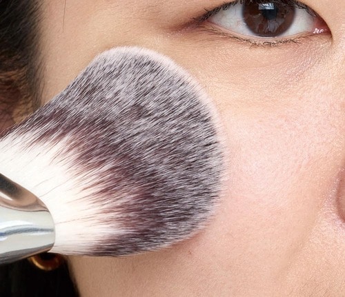 使うなら大きめブラシがおすすめ ハイライトおすすめ イメージ