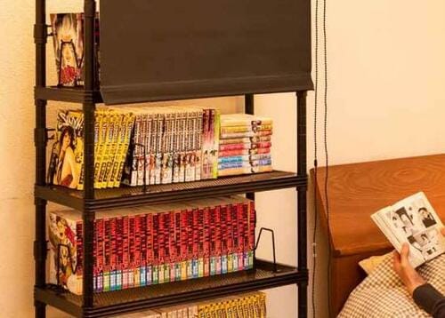 格安ネット通販で発見！スクリーン付きの隠せる本棚 イメージ