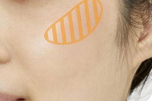チークをつけるならいつもより少し上に!