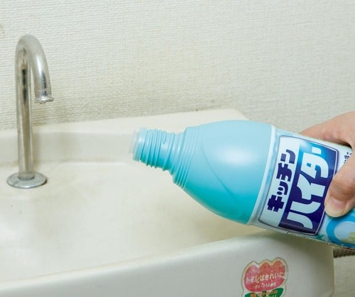 トイレタンクは週1ハイターを入れて黒ずみ防止!