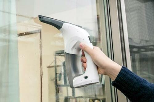 雑巾よりラクでキレイ！窓拭きもケルヒャーにお任せ イメージ3