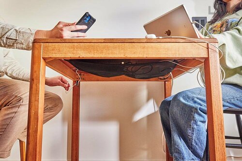 充電コンセントはまとめて浮かせれば快適に! イメージ2