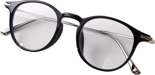 クラシカルな印象UP！ ユニクロ「クリアサングラス」 イメージ