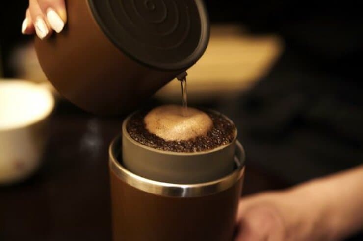 豆を挽いて、ドリップして。<br />そのまま飲めるタンブラーってアリ？