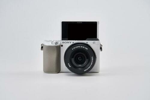 オートフォーカスの素早さは一級品! ソニー「α6100」 イメージ4
