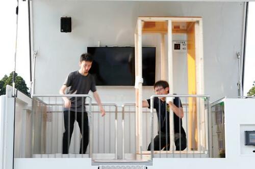 人力で地震を再現して 本当に揺れに強いアイテムを検証 イメージ3