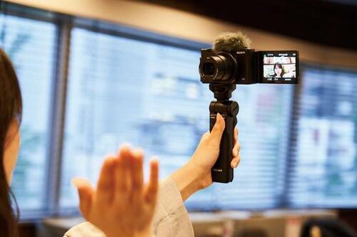 自撮りがカンタン イメージ