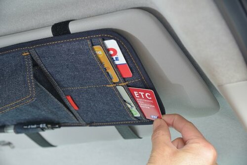 身の回りの小物を サンバイザー部に一括収納 イメージ