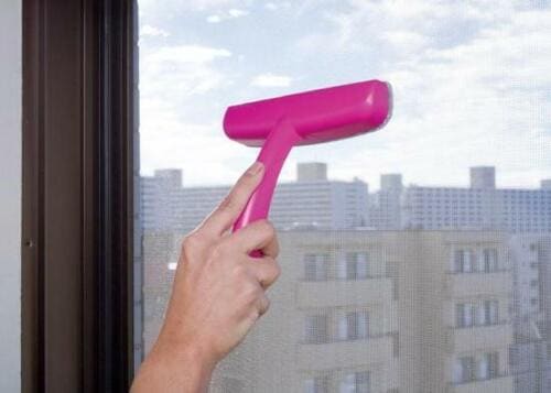 ひとなでで完了！ 日本シール「エチケットブラシ de 網戸掃除」 イメージ4