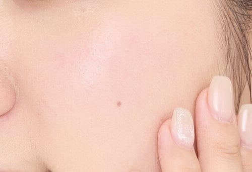 若々しい印象を目指すならツヤ感タイプを BBクリームおすすめ イメージ