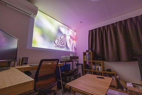 【ポイント3】部屋を暗くすれば「ガチで映画館」レベル イメージ