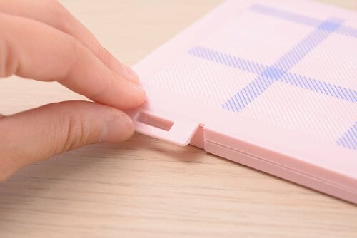 ピンクチェック留め具画像