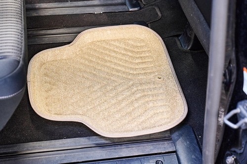 【1位】カインズ「ずれにくい車内用 バケットマット リア用 ベージュ」 車用フロアマットおすすめ イメージ