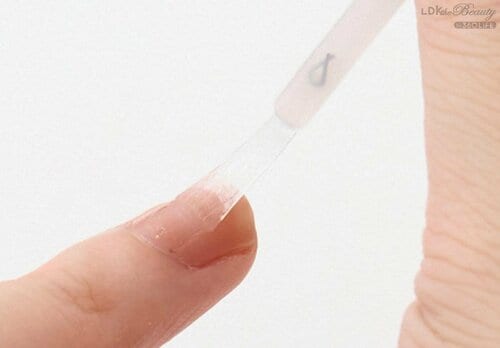 塗りやすさ：筋ムラの出にくい液質はイイ ネイルトップコートおすすめ イメージ