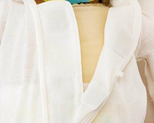 短肌着ベストバイ:コンビミニ「ワンタッチ肌着」は着替えさせやすく通気性も満点