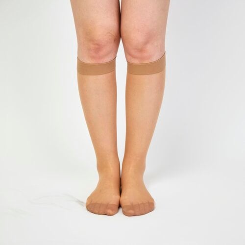 膝下丈ストッキングおすすめ セブンプレミアム ライフスタイル 美しくなめらかで丈夫。ひざ下丈 2足入 イメージ2