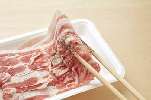 薄切り肉解凍は中央が焼けて刺身は霜が降っている状態で終了