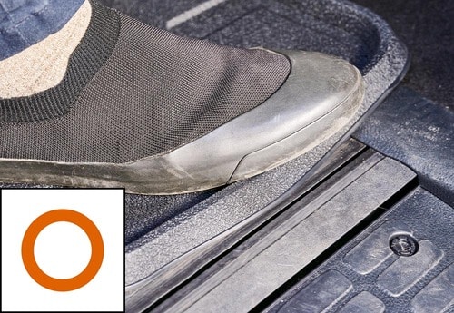 マットの縁が高く型崩れしない 車用フロアマットおすすめ イメージ