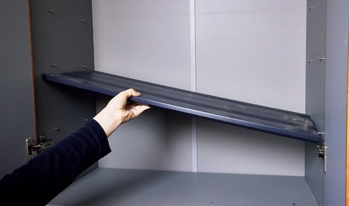 2：棚板を外す 除湿剤おすすめ イメージ