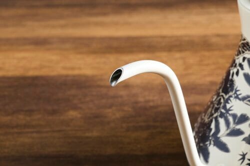 1. 注ぎ口の形状と「鋭利さ」 コーヒー向けケトルおすすめ イメージ