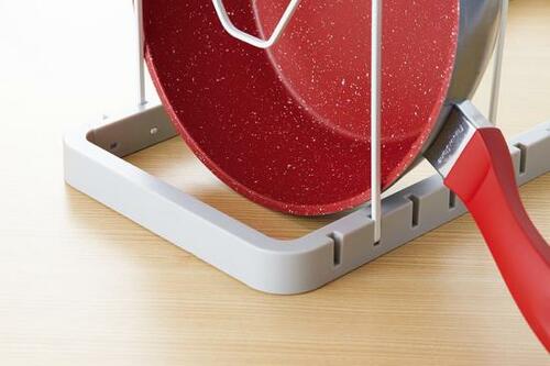 C評価: フライパンが直置き状態で不安定の山崎実業「Plate」 イメージ2