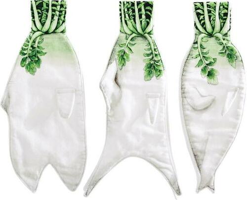 洗面所でセクシーポーズ! フェリシモ「セクシー大根フェイスタオルの会」 イメージ2