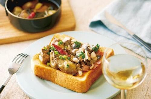 晩ごはんにもなるごちそう感！きのことカキのオープンサンド イメージ