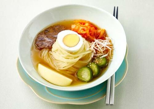 麺の歯ごたえと喉越しがたまらない「ぴょんぴょん舎」盛岡冷麺セット