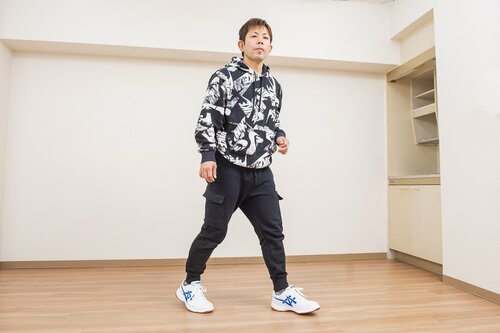 体育館シューズと普通のスニーカーの違いは? イメージ