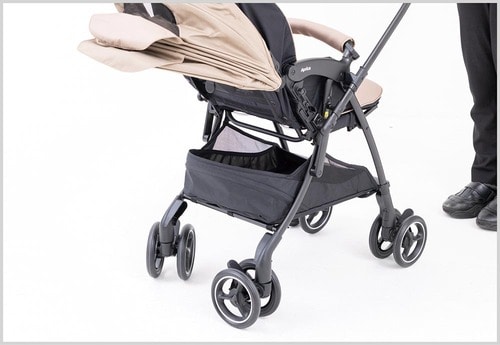 対面・背面をサッと切り替え!「オート4輪」機能を搭載 A型ベビーカーおすすめ イメージ3