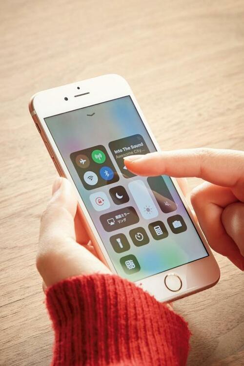 おすすめポイント2：スマホを触らずにイヤホンひとつで通話ができる！！ イメージ5