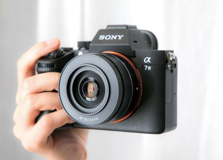 【ミラーレス一眼】ソニーユーザー必見、超コスパレンズがコチラです